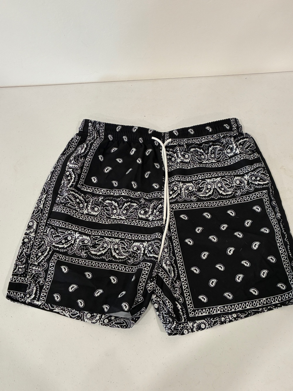 SHEIN Mens Black & White Bandana Paisley Print Drawstring Shorts Size Medium